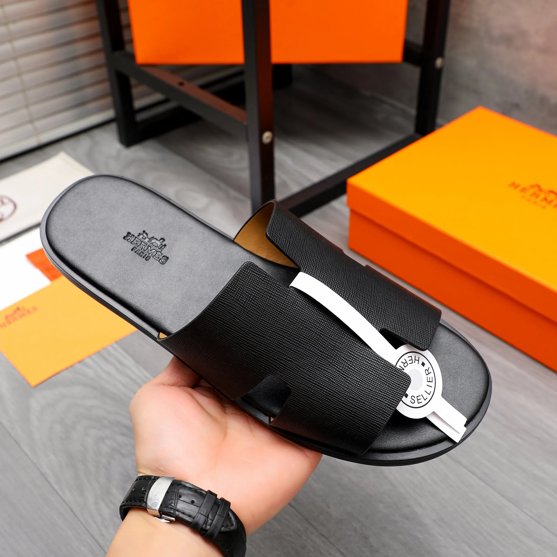 Men's shoes 💰280 Product trademark: Hermes "Hermes" slippers Regular size: 38-46 Product material: vertical grain cowhide upper, microfiber lining, original outsole